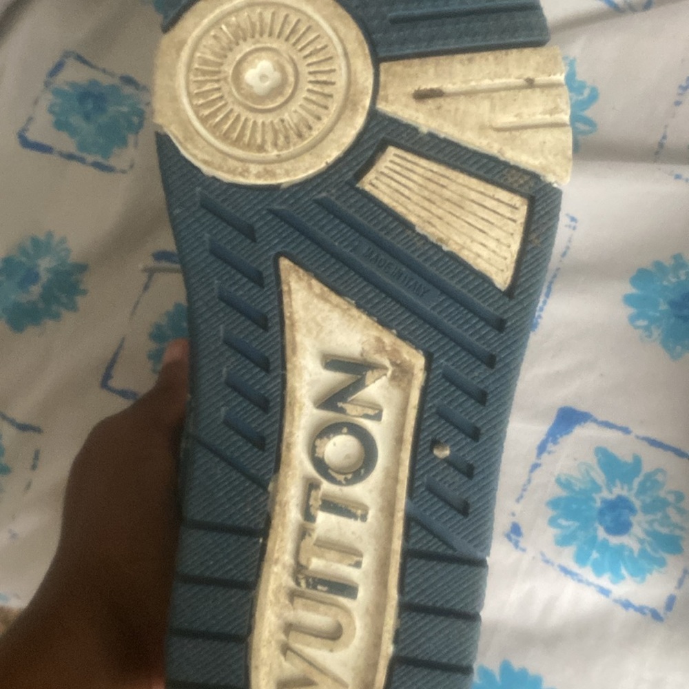 Louis Vuitton trainers - Picture 3 of 8